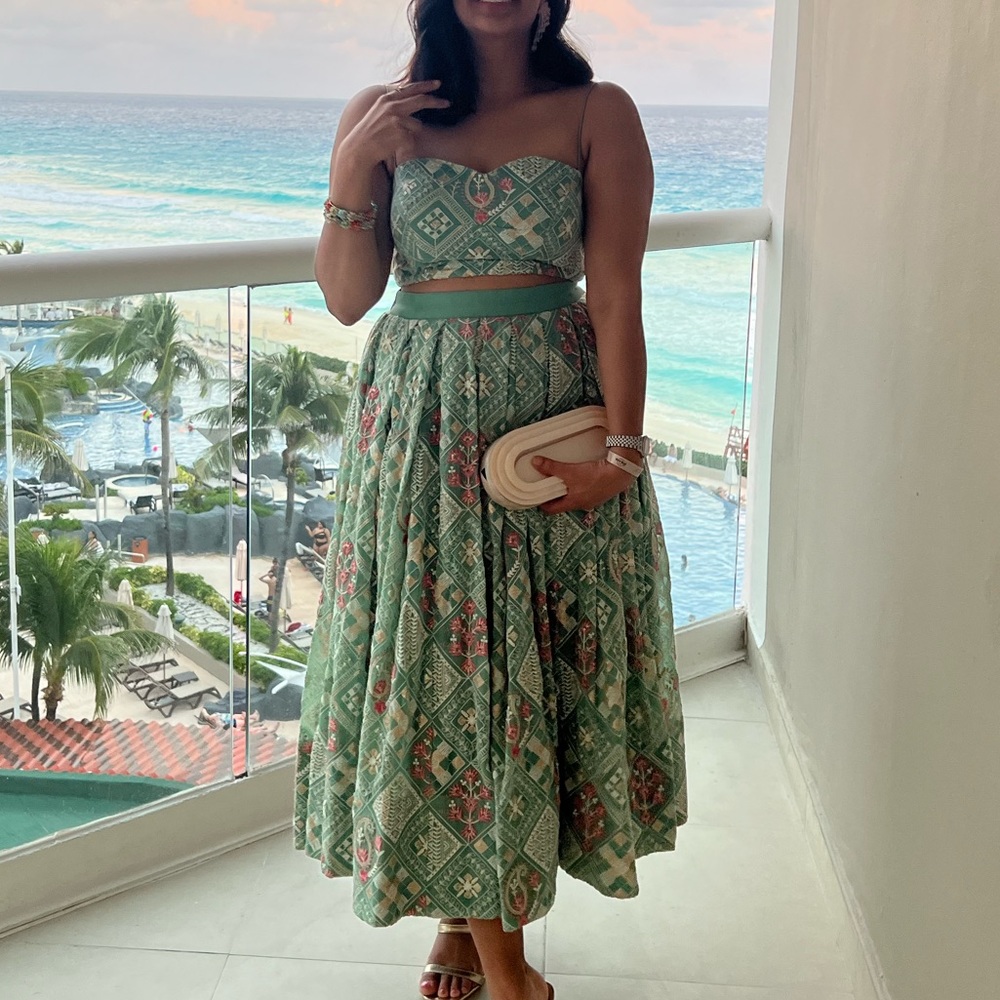 Lehenga crop top and midi skirt - M